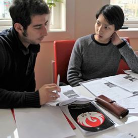 Ensenya català a persones migrades