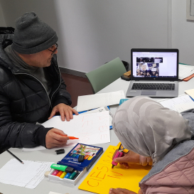 Imparteix classes de castellà a persones migrades