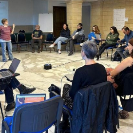 Participa en la comunicació de La Rotllana