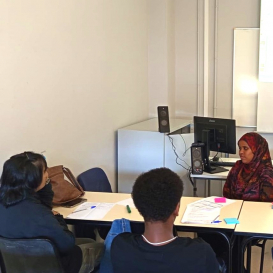 Dona suport acadèmic a estudiants UB Refugi