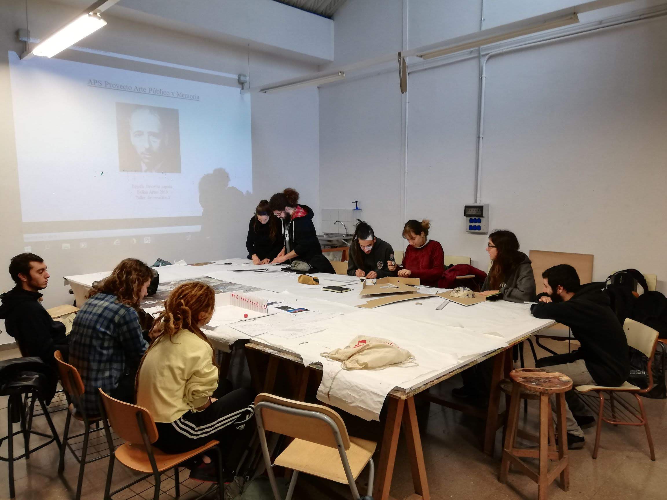 Formació d'alumnat de Belles Arts sobre la creació de memorials