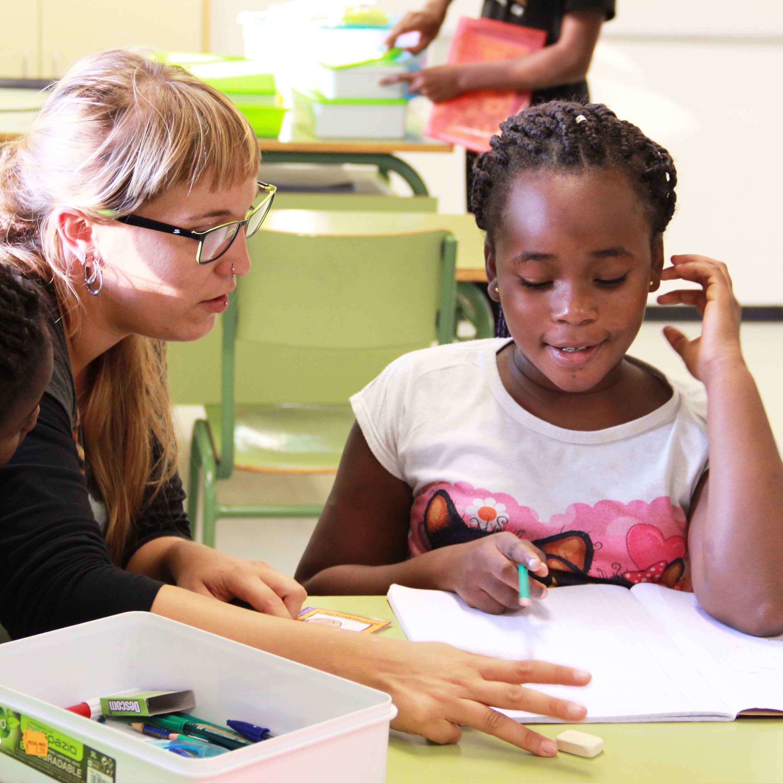 Acompanyem tasques escolars de primària o secundària