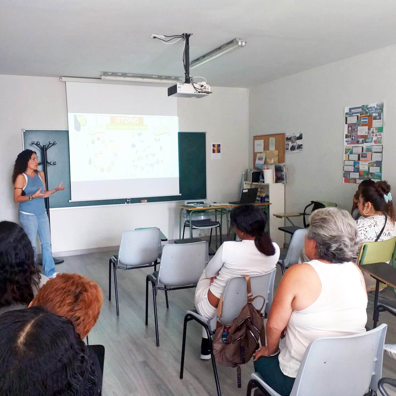 Impartim classes de castellà a persones nouvingudes